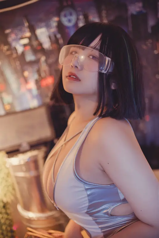 银泳装 - 阿半今天很开心